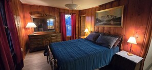 2 bedrooms, iron/ironing board, free WiFi, bed sheets - The Hideaway on Locust, 2 bedroom, pet friendly home in Lead Hill, Arkansas (Lead Hill)