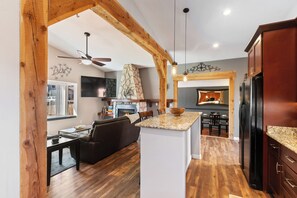 Interior - Red Rocks, Relaxation & Family: Walk to Garden of the Gods - Hot Tub / Dogs OK (Colorado Springs)