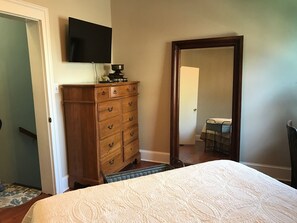2 bedrooms, WiFi, bed sheets - 2-bedroom upstairs apartment in charming New Orleans near French Quarter (New Orleans)