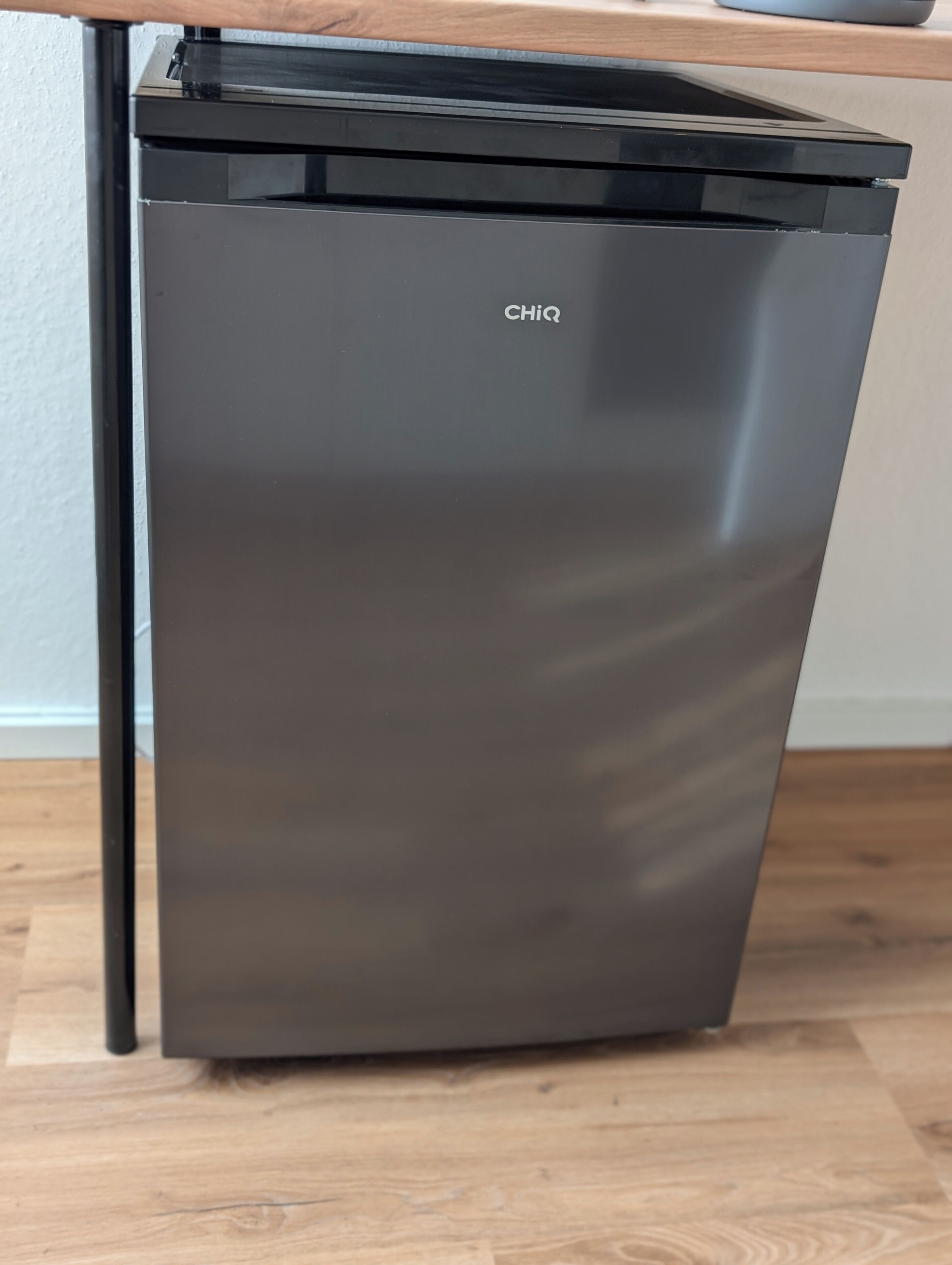 A compact, modern kitchen with a built-in dishwasher.