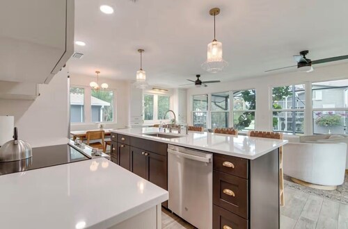 Weeki Wachee River Retreat - Main River House with Private Dock