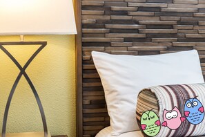 2 slaapkamers, een strijkplank/strijkijzer, internet, beddengoed