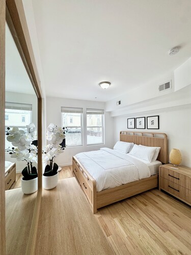 Marvelous 3-bedroom/2 bath  apartment with AC in vibrant Newark
