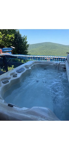 Porcupine Mountain View’s with outdoor hot tub