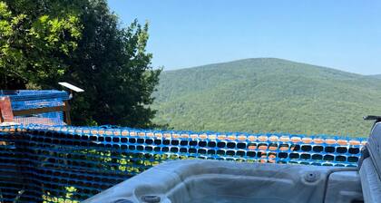 Porcupine Mountain View’s with outdoor hot tub