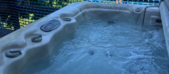 Porcupine Mountain View’s with outdoor hot tub