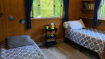 4 bedrooms, desk, iron/ironing board, free WiFi