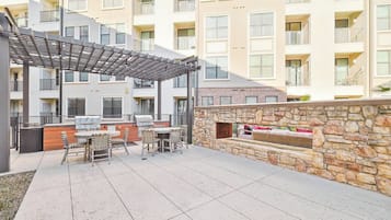Apartment | Outdoor dining