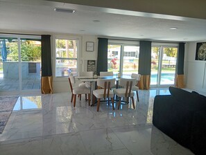 Interior - Waterfront Home  Shore Acres (St. Petersburg)