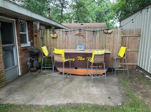 Outdoor dining - 3-bedroom townhome in welcoming St. Joseph.  Close to all the beaches &wineries  (St. Joseph)
