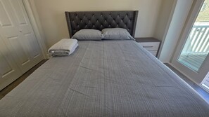 3 bedrooms, iron/ironing board, WiFi, bed sheets - Spacious apartment near new York city... laundry. yard. (North Bergen)