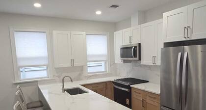 Spacious apartment near new York city... laundry. yard.