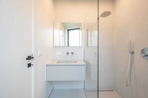 Shower - Levant Apartment: 2 bedrooms, 2 bathrooms, balcony & Knokke-Heist! (Knokke-Heist)