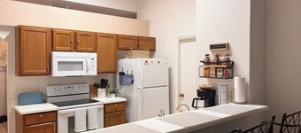 Home in Beautiful Uptown Vero Beach, close to the best of amenities.