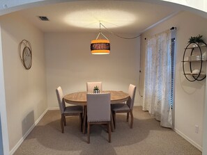 Dining - Home in Beautiful Uptown Vero Beach, close to the best of amenities. (Vero Beach)