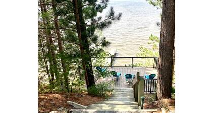 Lakefront Chalet on Lac Mégantic | 4-Season Hot Tub