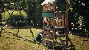 A wooden playhouse with a green roof and a ladder. - Cozy vacation house near Lake Balaton in Vonyarcvashegy (Vonyarcvashegy)