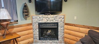 Spacious 4-bedroom house, large yard in beautiful Indianola.