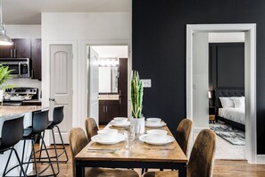 Apartment | Dining - Luxury 2B Near Toyota HQ The Star (Frisco)