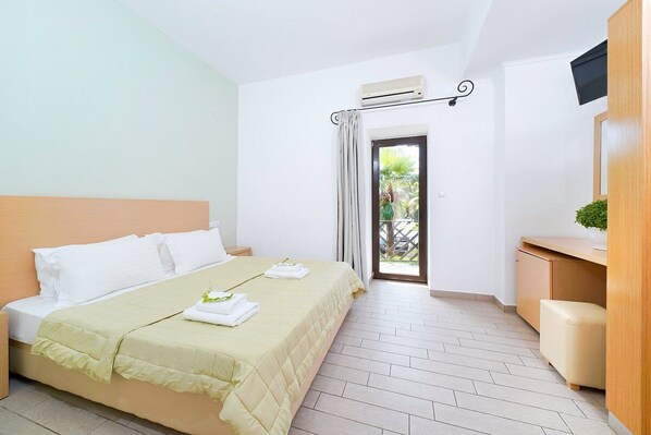 Basic Double or Twin Room, Balcony, Beach View | Free WiFi