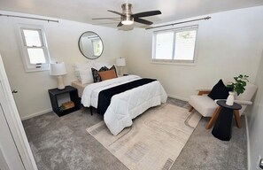 2 bedrooms, iron/ironing board, WiFi, bed sheets - Quaint 2-bedroom house with AC within minutes of downtown Pittsburgh (Pittsburgh)