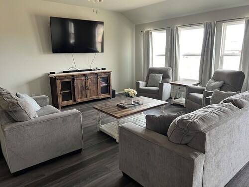 A Winning Stay-Mins. from Firelake Fields & Casino-Enjoy the Large Yard&Hot Tub