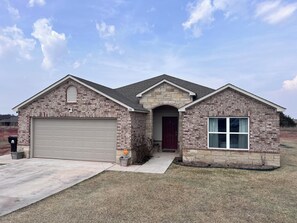 Unclassified image, 2 of 24, button - A Winning Stay-Mins. from Firelake Fields & Casino-Enjoy the Large Yard&Hot Tub (Shawnee)