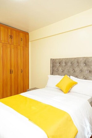 Bügeleisen/Bügelbrett, WLAN, Bettwäsche