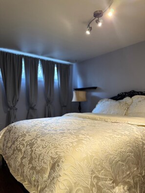 2 bedrooms, iron/ironing board, WiFi, bed sheets - Havre d'Abraham residence (Laval)