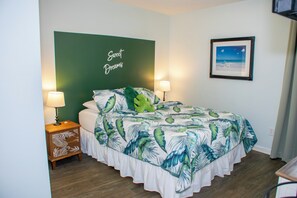 2 bedrooms, iron/ironing board, Internet, bed sheets - Walk to the beach, enjoy the pool, BBQ & Games! (Gulf Shores)