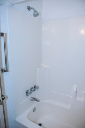 Shower, hair dryer, towels, soap - Walk to the beach, enjoy the pool, BBQ & Games! (Gulf Shores)