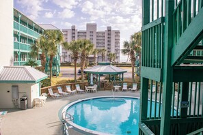 Pool - Walk to the beach, enjoy the pool, BBQ & Games! (Gulf Shores)