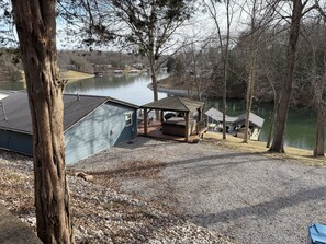 Property grounds - Cozy Cottage: Hot Tub, Dock, Slip &Kayaks (Williamstown)