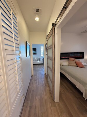 1 habitación, caja de seguridad en la habitación y escritorio 