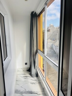 Interior - Mindelo's Brand New, Modern and Cozy: Family-Friendly Central Apartment for You! (Mindelo)