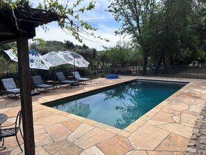 Outdoor pool, a heated pool - Oak & Olive (Calistoga)