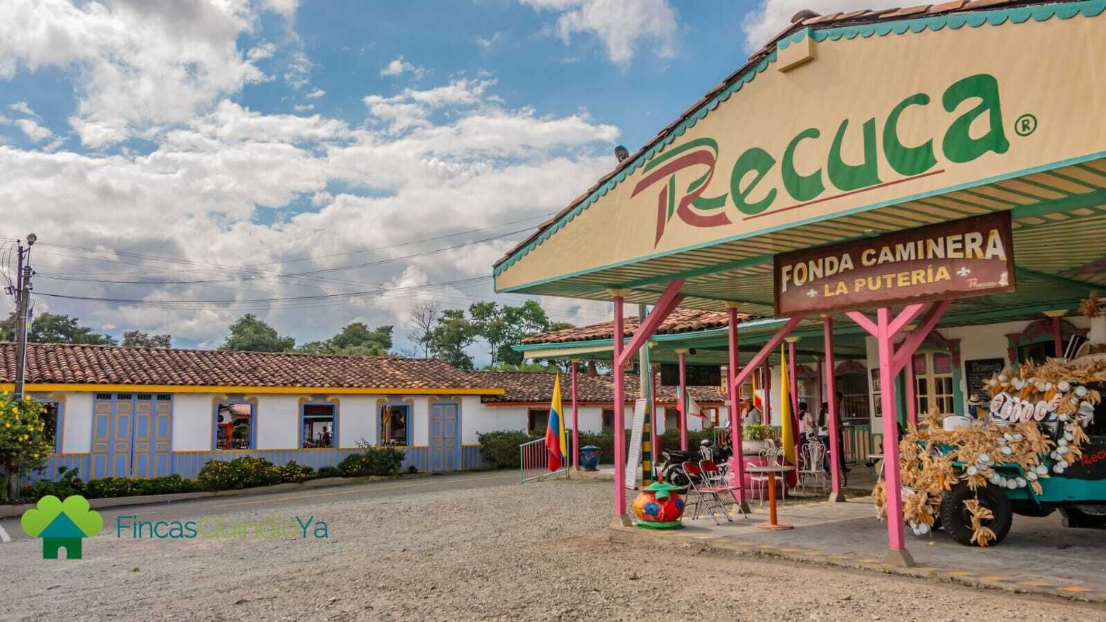 A building with a sign reading "Recuca" and "Fonda Caminera La Puteria".