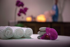 Unclassified image, 2 of 15, button - Suites at The Donatello  (San Francisco)