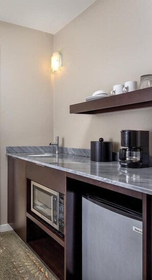 Unclassified image, 4 of 15, button - Suites at The Donatello  (San Francisco)