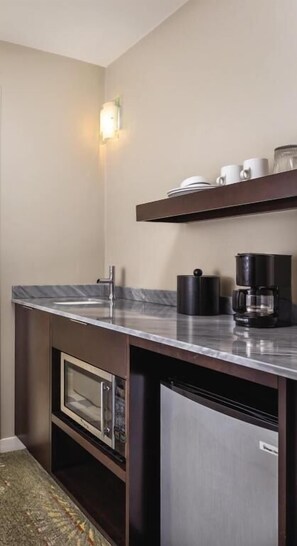 Unclassified image, 5 of 15, button - Suites at The Donatello  (San Francisco)