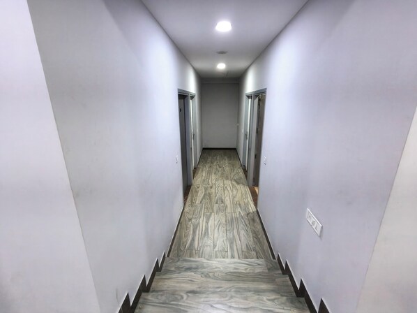 Unclassified image, 1 of 11, button - Hotel White Stone near Anand Vihar (Delhi)