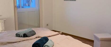 2 Schlafzimmer, Bügeleisen/Bügelbrett, Reisekinderbett, kostenloses WLAN