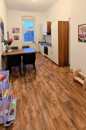 Réfrigérateur, four, plaque de cuisson, lave-vaisselle