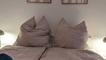 Bügeleisen/Bügelbrett, Reisekinderbett, kostenloses WLAN, Bettwäsche