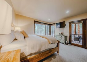 House, Multiple Beds, Patio, Golf View (Wilderness Club Manor) | 5 bedrooms, individually decorated, individually furnished, bed sheets