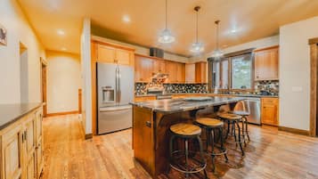 Casa, varias camas, patio, vistas al campo de golf (Wilderness Club Manor) | Cocina privada