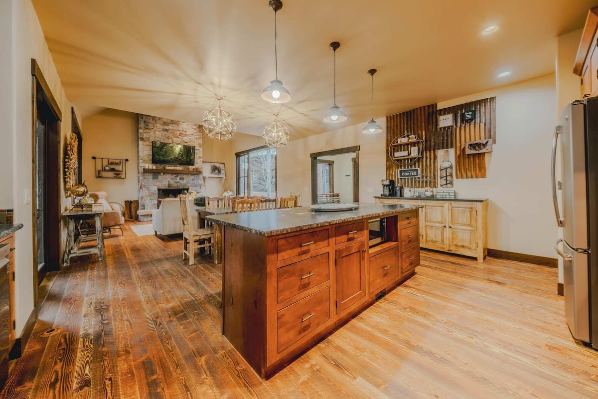 Hus - flere senge - terrasse - udsigt til golfbane (Wilderness Club Manor) | Privat køkken