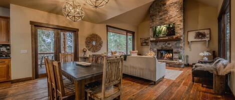 Casa, varias camas, patio, vista al campo de golf (Wilderness Club Manor) | Área de sala de estar