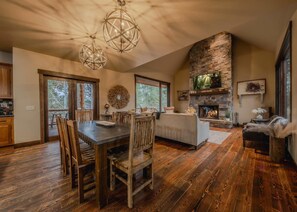 Casa, varias camas, patio, vistas al campo de golf (Wilderness Club Manor) | Zona de estar