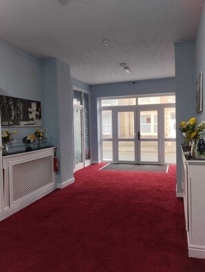 Lobby sitting area - Hotel Vibes (Blackpool)